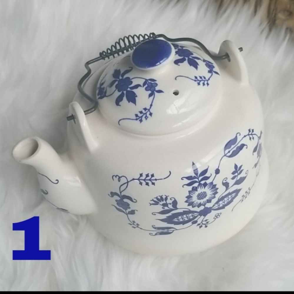 Vintage tea pots